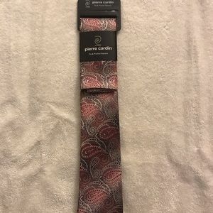 Men’ s tie & hanky set. Paisley design.